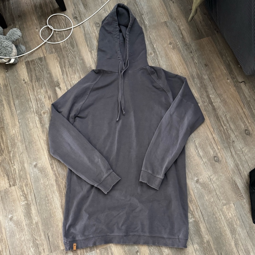 Lightly worn. No flaws. I never reach for it